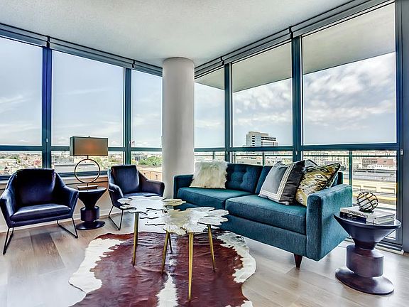 2nd image of 657 W Fulton St #806