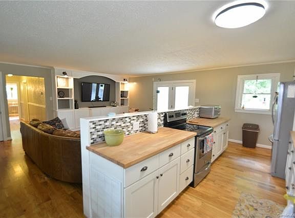 3rd image of 152 Tilley Ln