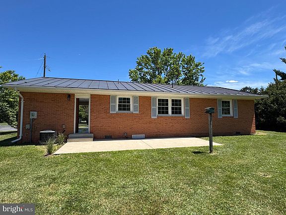 4th image of 2 Springcrest Dr
