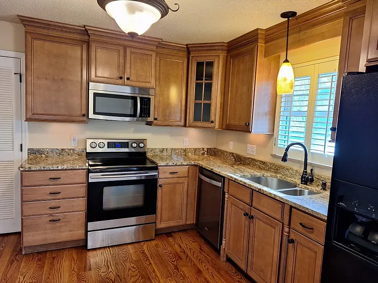 8714 Kingsridge Dr — Photo 9