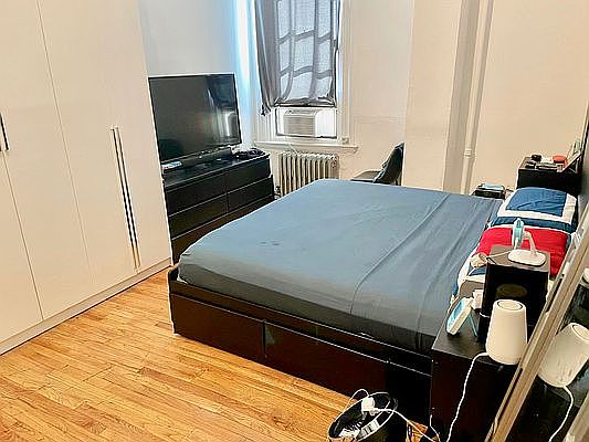 5th image of 254 E 112th St APT 2D