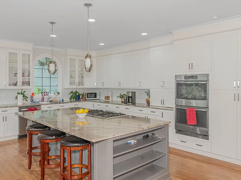 1450 Hillcrest Hts — Photo 3