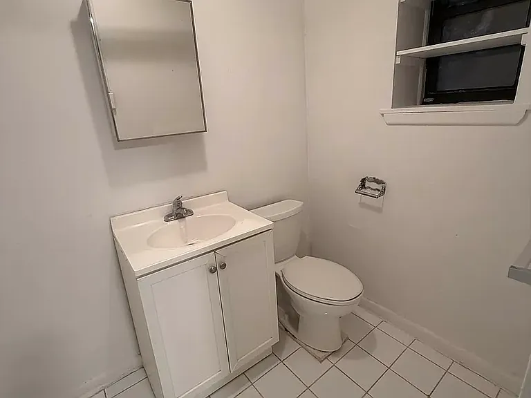 224 W 16th St #2 — Photo 4