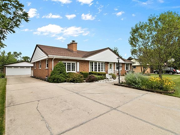 2nd image of 6324 W 90th Pl