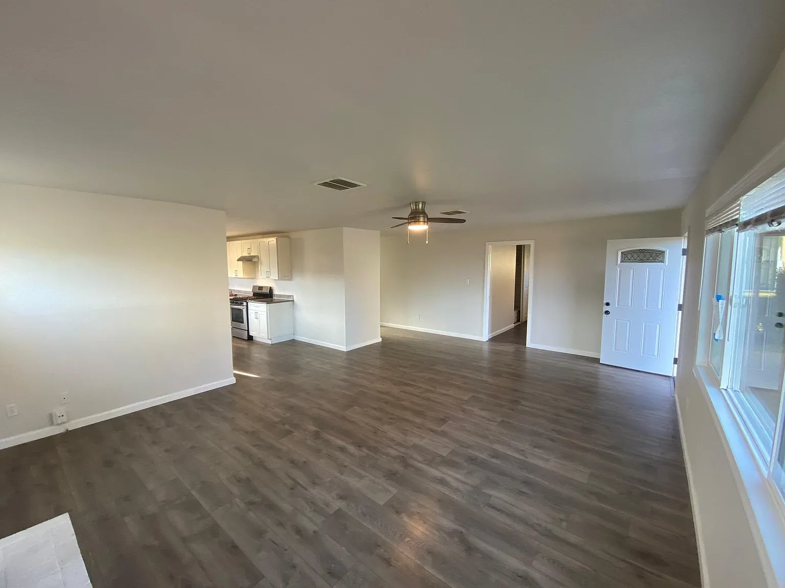 3 bed, 1212 sqft, $2,695 — Photo 2