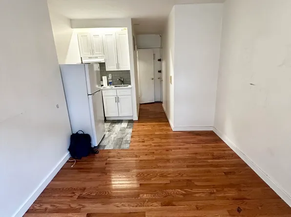 317 West 29th Street image 1 of 4