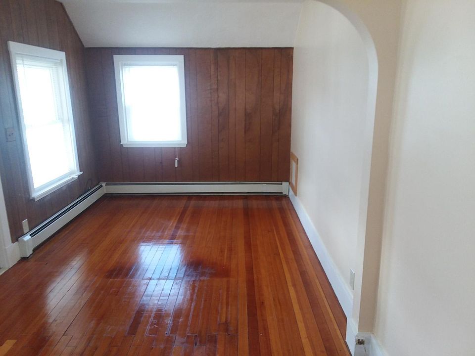 2nd image of 133 Strafford St #2