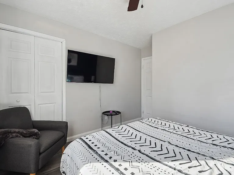 1175 Tree Top Dr — Photo 11
