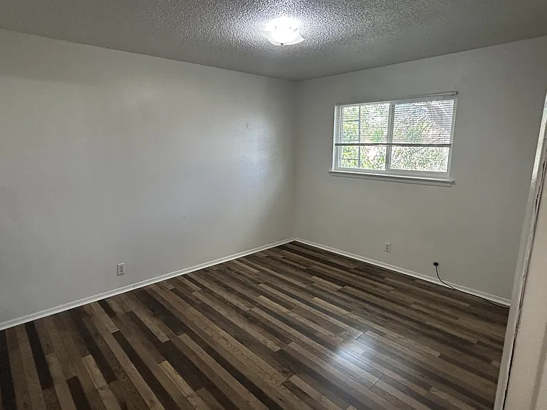 10729 Prospect Ave NE #C — Photo 9