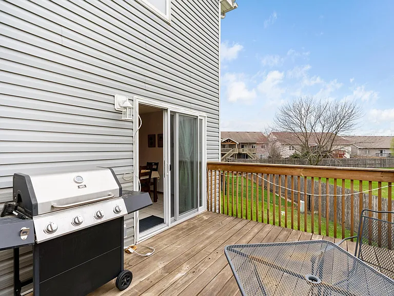 607 SE Tower Ct — Photo 10