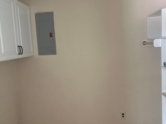 5th image of 3243 Caroline Dr