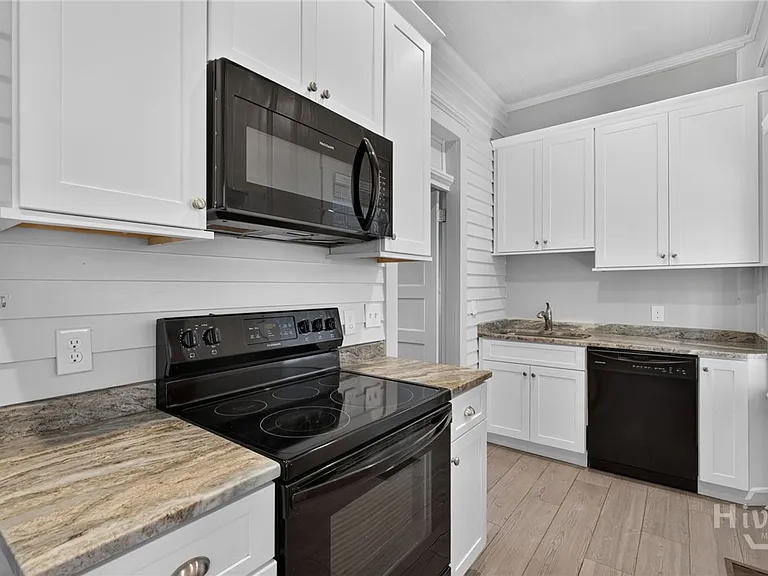 902 Barnard St — Photo 17