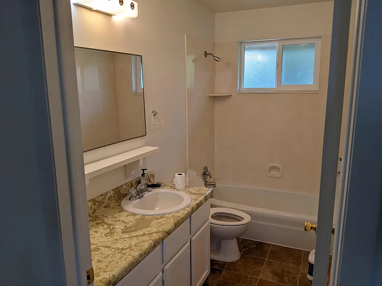 200 N State St — Photo 20