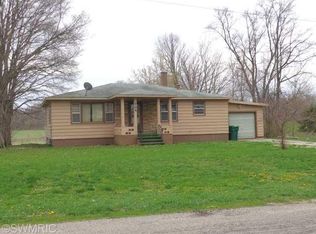 704 Park Shore Dr, Cassopolis, MI 49031