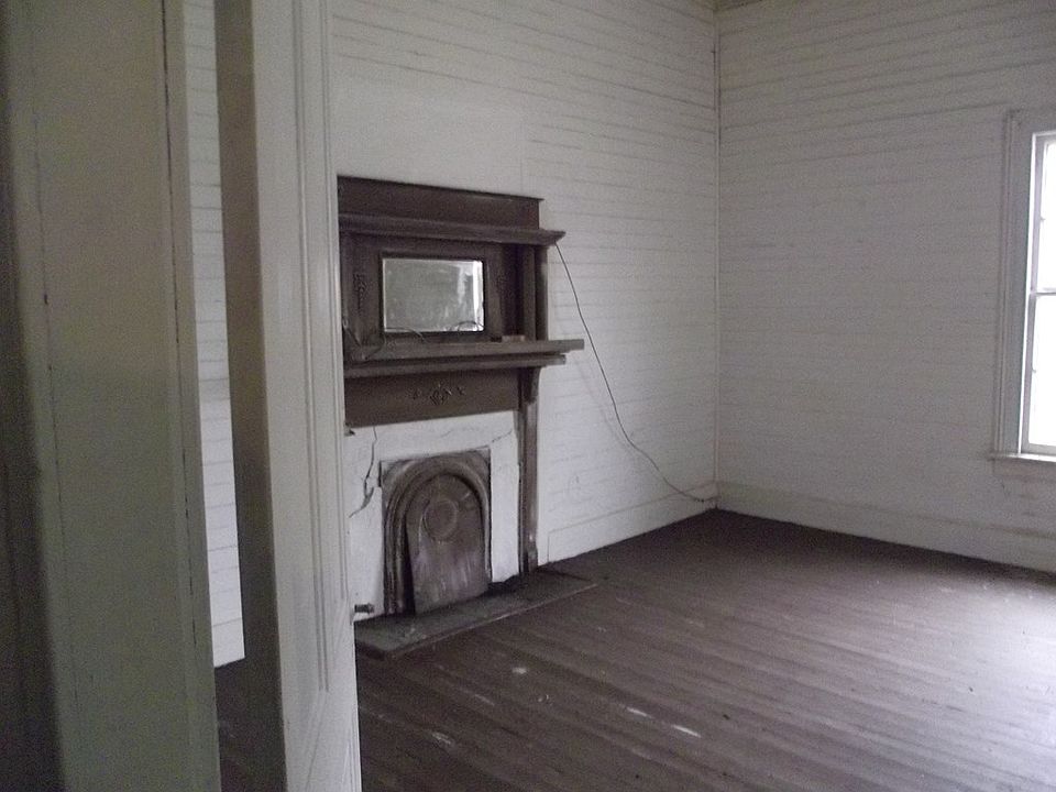 2nd image of 105 Auld Rd S
