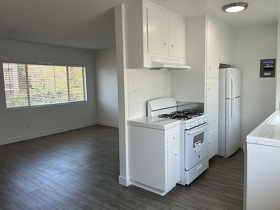 3rd image of 326 W Chevy Chase Dr #40