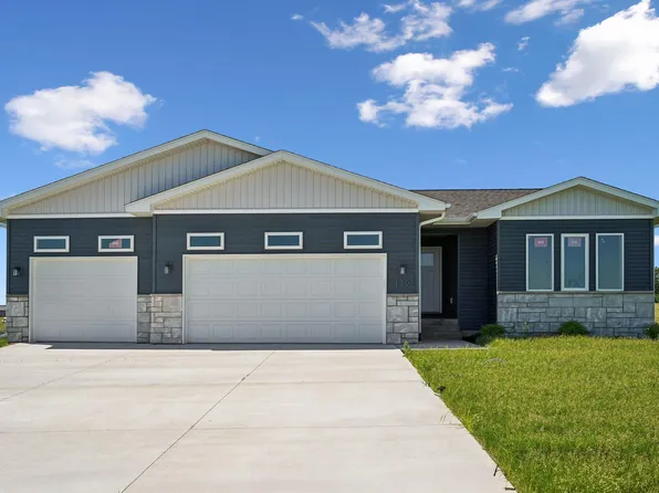 130 Moonlight Dr, Waterloo, IA 50701