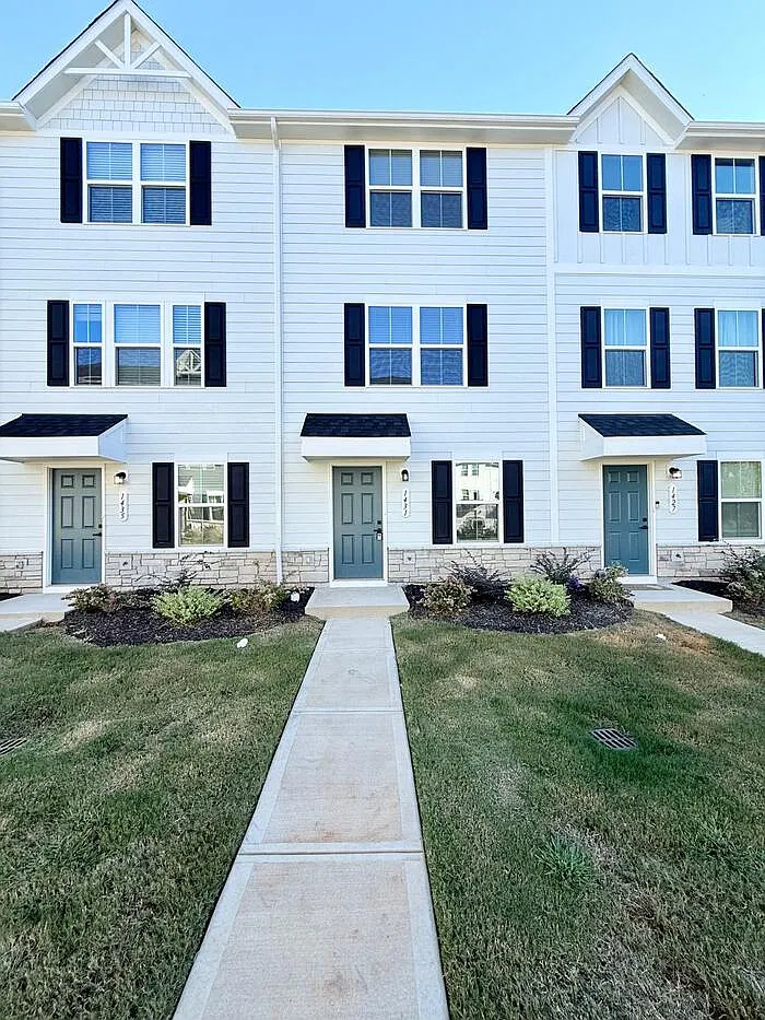 1431 Richardson Towns Ct — Photo 1