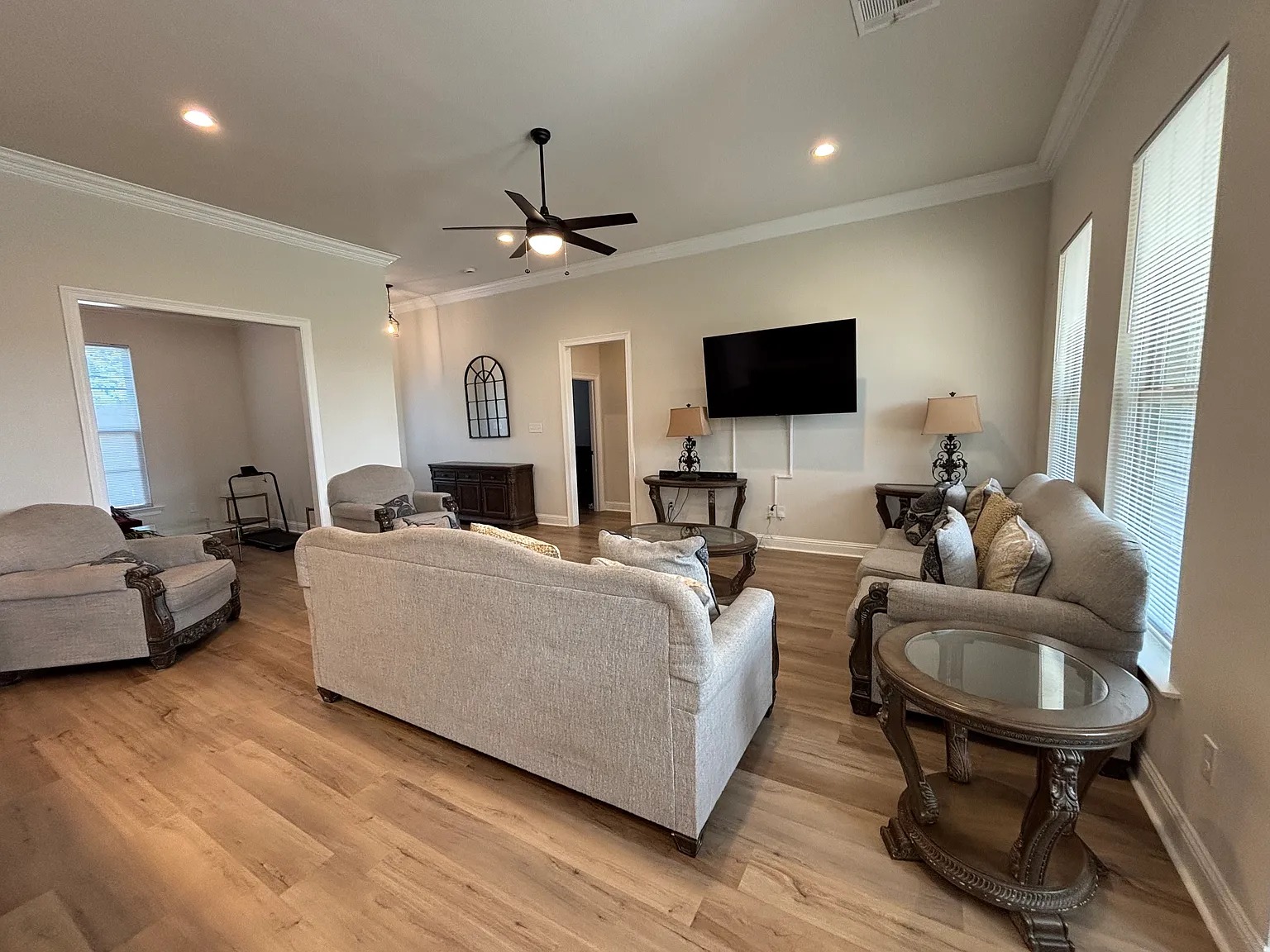 3 bed, 1925 sqft, $2,200 — Photo 4