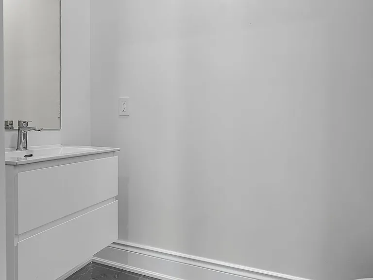 9480 Bayview Ave #4A — Photo 19