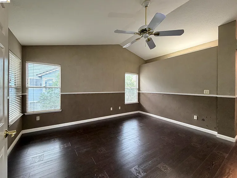 7 Goldmeadow Ct — Photo 17