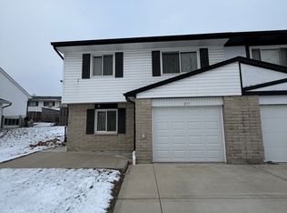 211 W Berkley Ln, Hoffman Estates, IL 60169