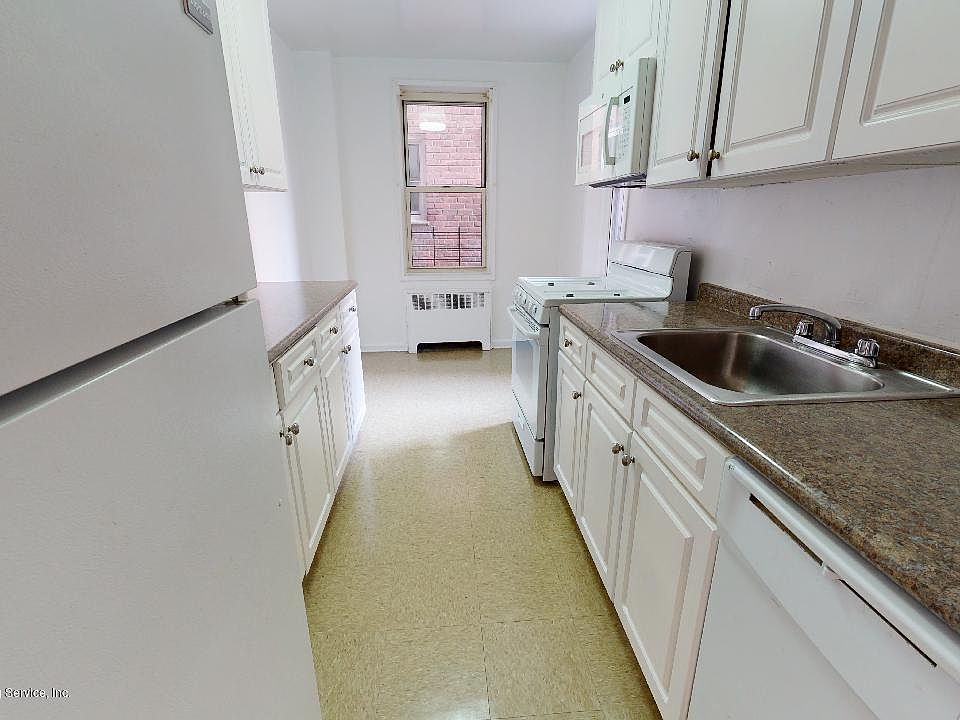2nd image of 299 Saint Marks Pl APT 308