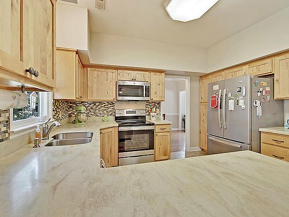 4th image of 102 Annandale Ct