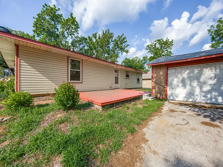 Detached 2 car garage.