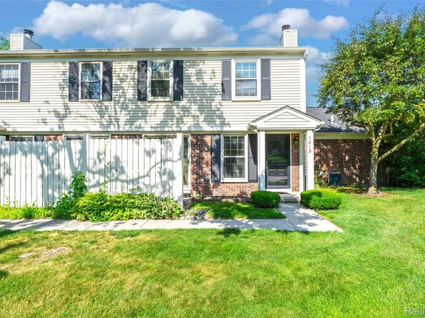 7613 Woodview Dr #46, Waterford, MI 48327