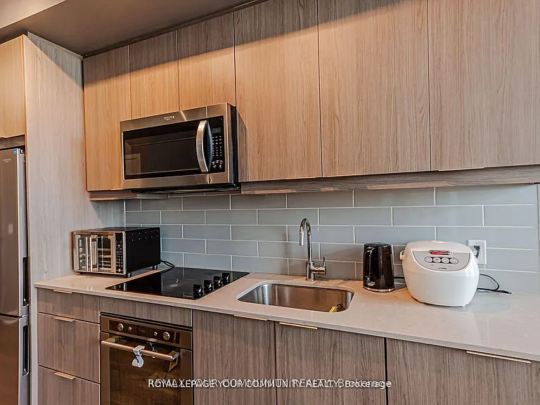 36 Manor Rd E #1302 — Photo 14