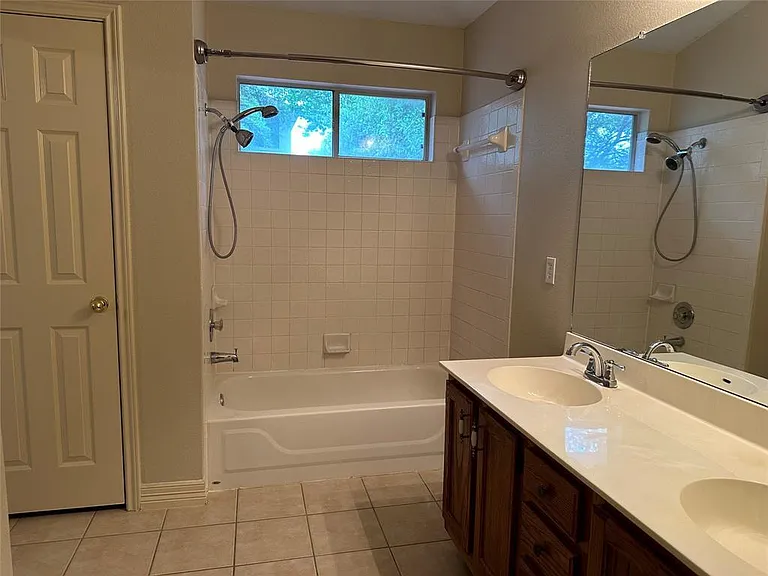 706 Luke Ln — Photo 8