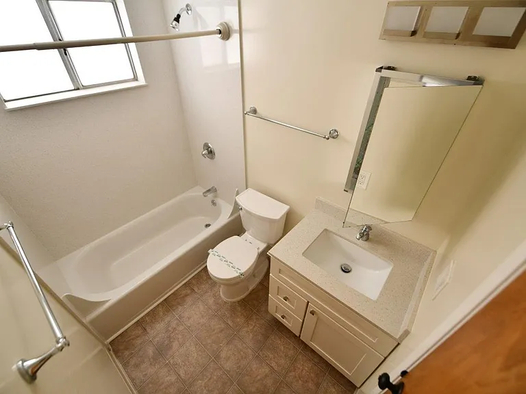 2537 Regent St — Photo 10