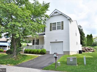 15 Patriot Ct, Upper Chichester, PA 19061