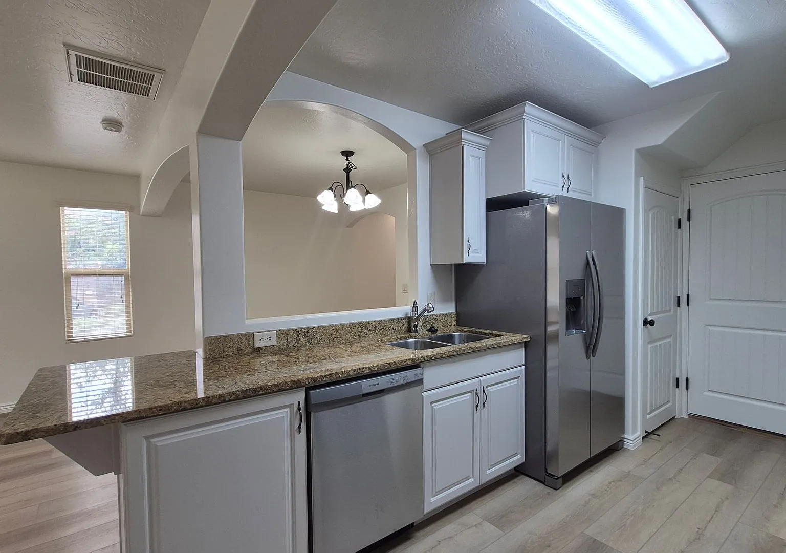 Remodeled 3 Bed / 2.5 Bath Townhome in Great Location — Photo 3