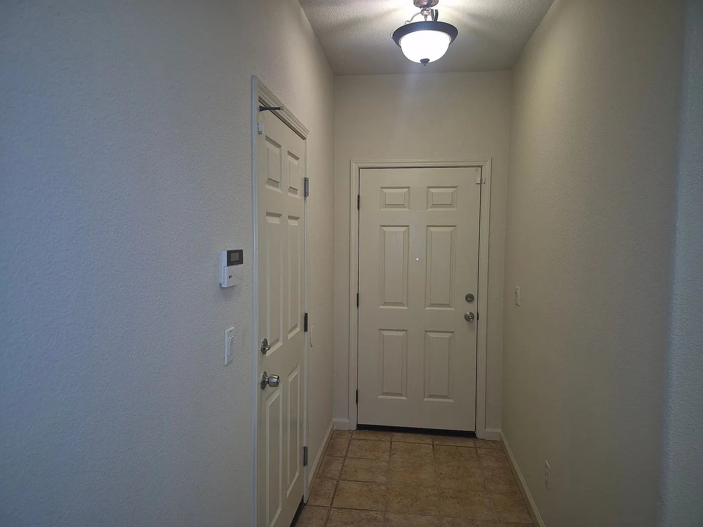 4 Bedroom 2.5 bath in Natomas Park — Photo 2