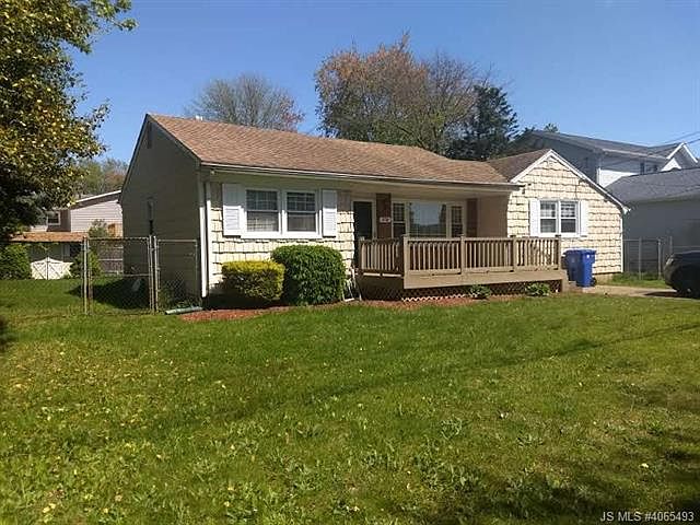 1st image of 106 Hollyberry Dr