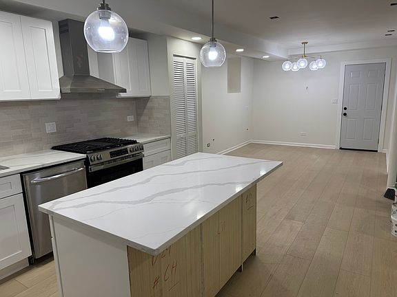 5th image of 2133 W Evergreen Ave #G