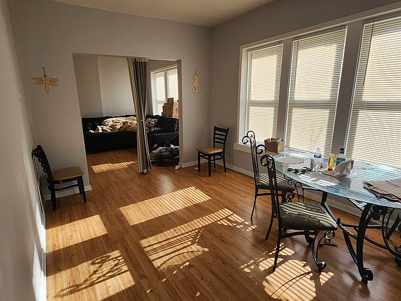Dining Room
14'4" x 10'3"