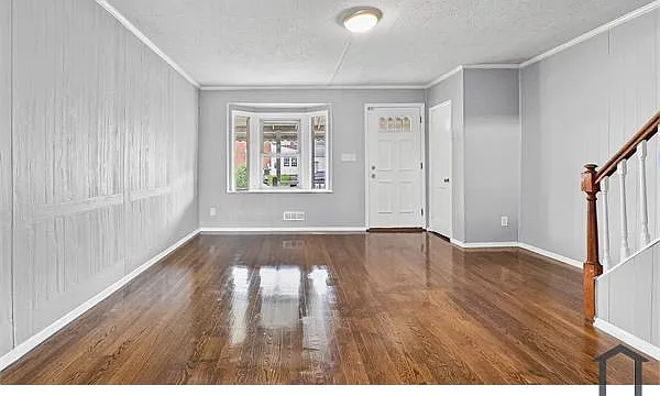844 N Marlyn Ave — Photo 4