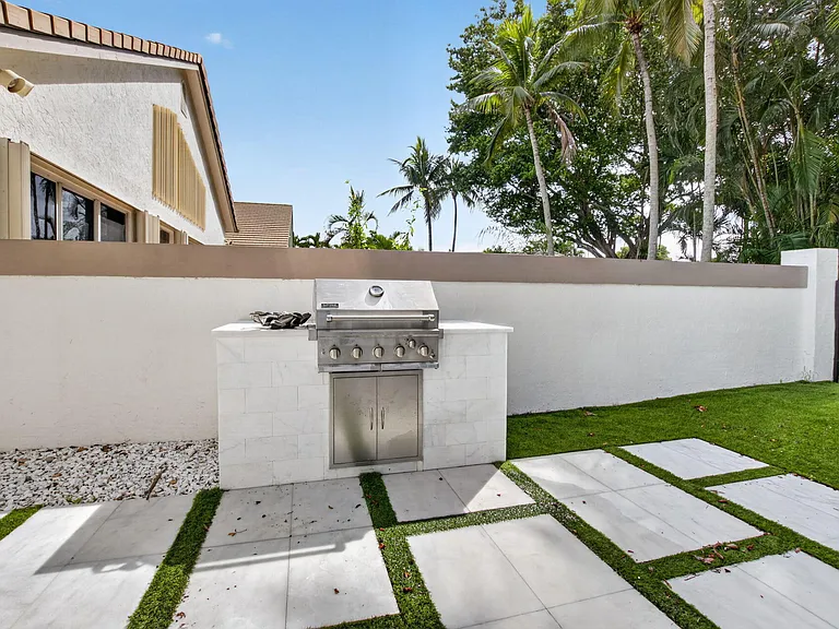 5372 NW 21st Ave — Photo 53
