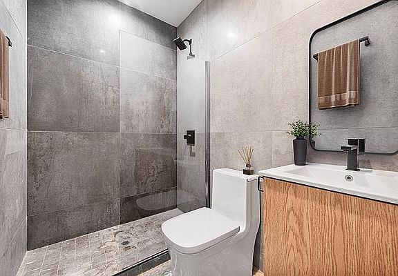 5th image of 710 De Graw St