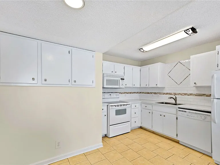 907 E Island Square Dr — Photo 8