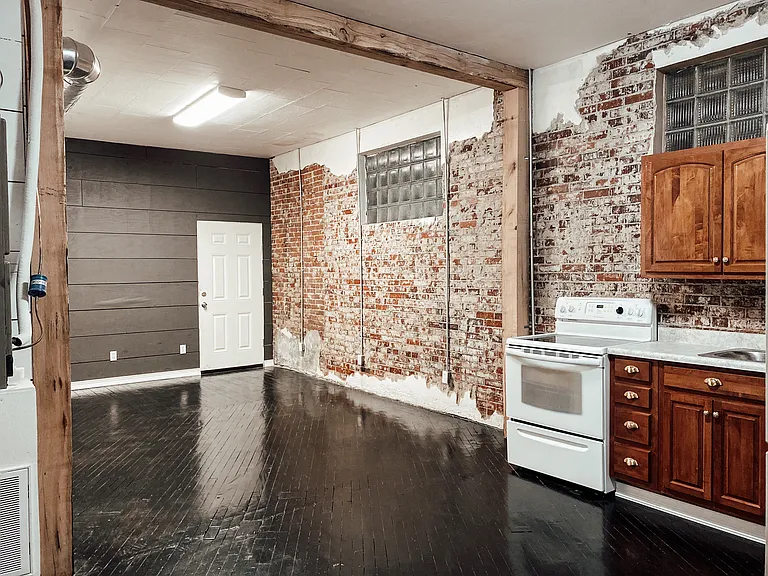 208 W Main St #G — Photo 9