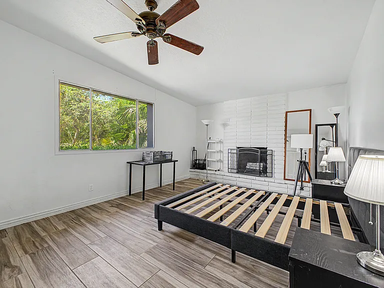 3650 E Poinsettia Dr — Photo 27