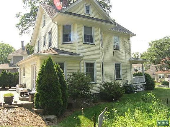 3rd image of 188 Franklin Ave