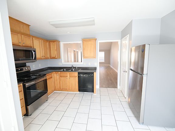 3rd image of 106 Karima Cir