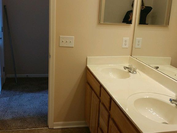 5th image of 687 Pondview Dr