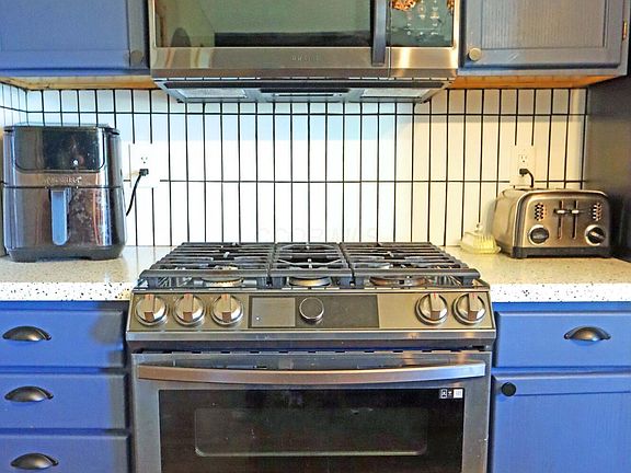 5th image of 3805 Carlotta St