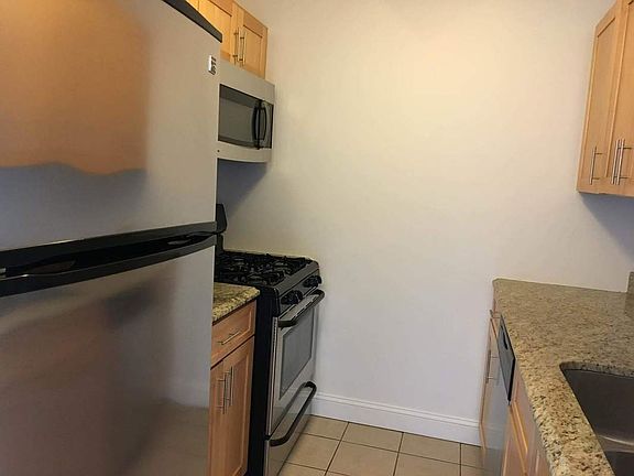 5th image of 12333 83rd Ave APT 907